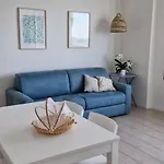 Lamar Seafront Apartment