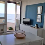 Lamar Seafront Apartment