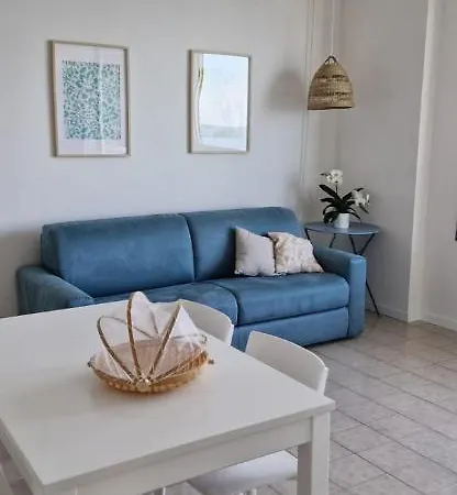 Lamar Seafront Apartment