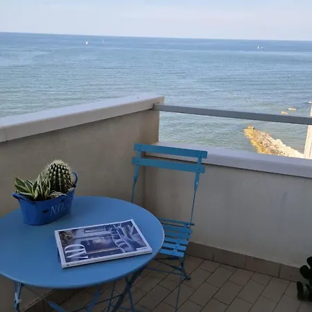 Lamar Seafront شقة *